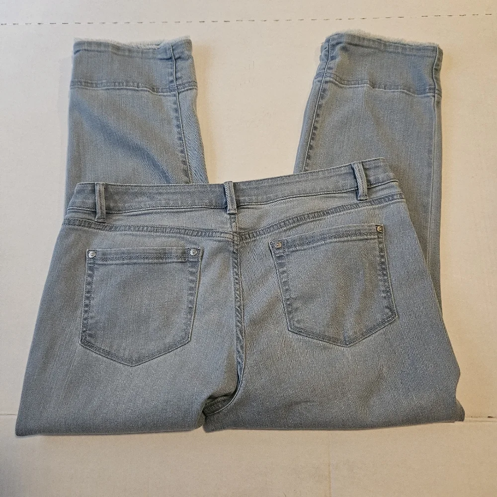 J Jill Authentic Fit crop light stone wash, frayed hem, straight leg, size 12 - Picture 5 of 15